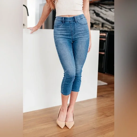 NWT Judy Blue High Rise Cool Denim Pull On Capri Jeans - Picture 4 of 15